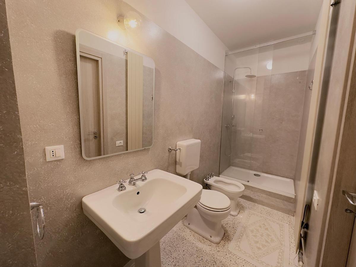 Minimal Apartment Navigli มิลาน ภายนอก รูปภาพ